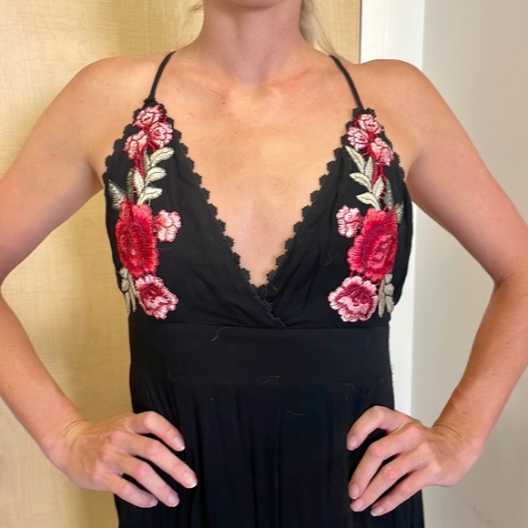Lulu’s Black Floral Embroidered Maxi Dress - Picture 7 of 12